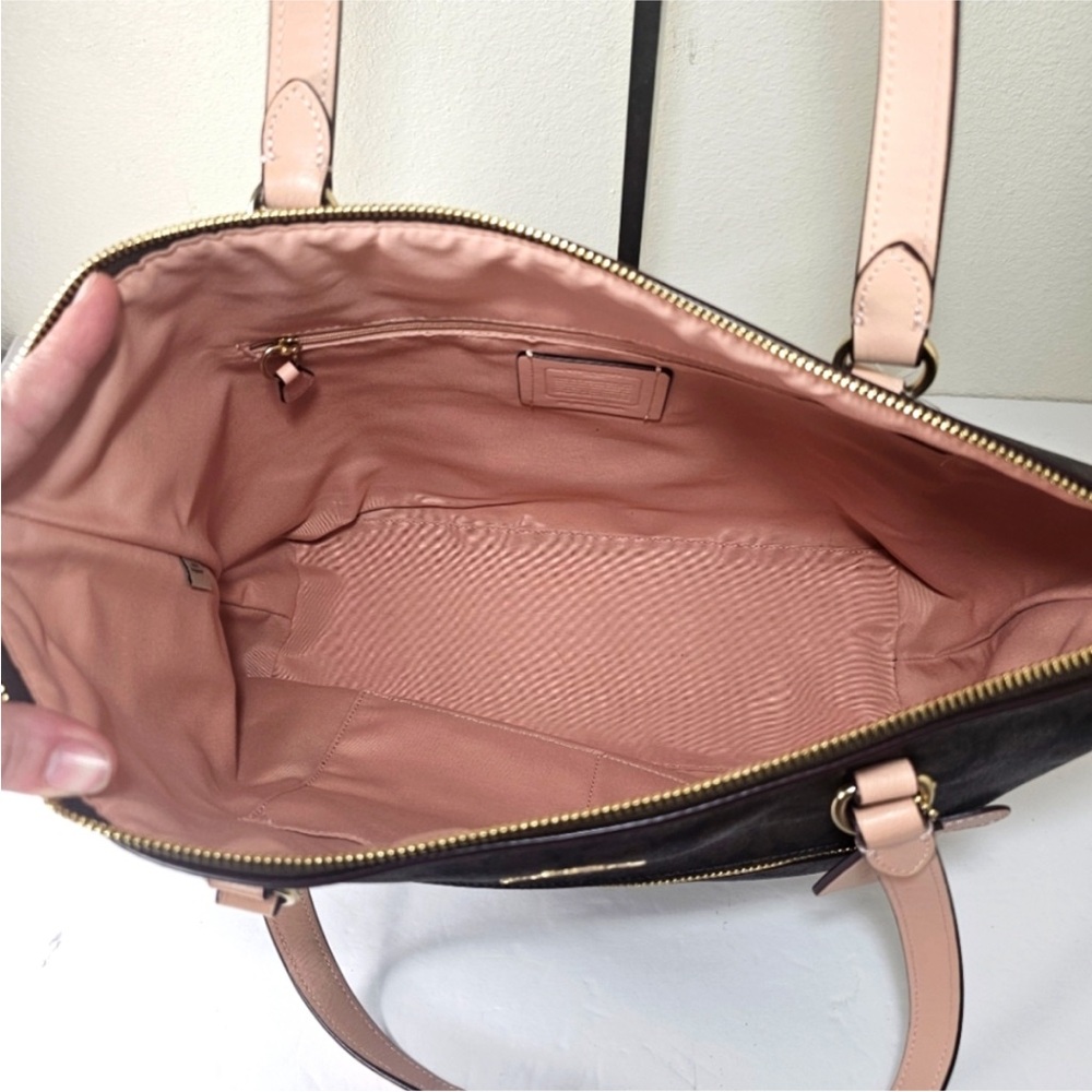 Coach Gallery tote in signature canvas
NWT brown with light pink - Picture 3 of 15